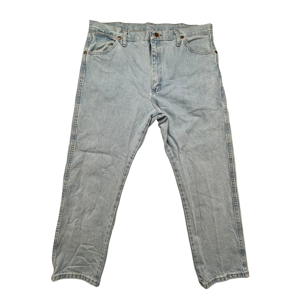 Wrangler Jeans Mens 38x32 1013MWZGH Light Wash Denim Relaxed Fit Straight Leg